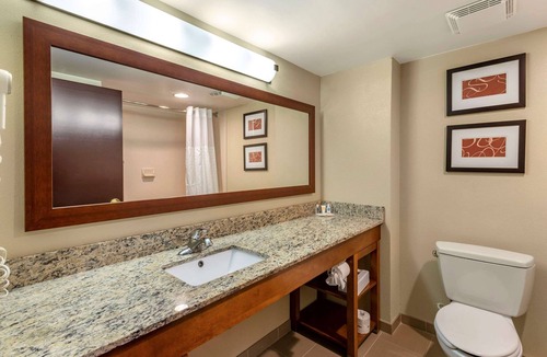 Newark Hotel | Comfort Suites Newark - Harrison