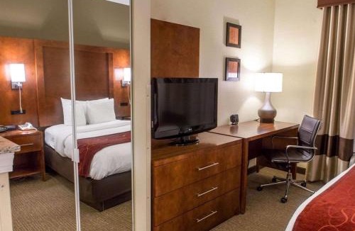 Newark Hotel | Comfort Suites Newark - Harrison