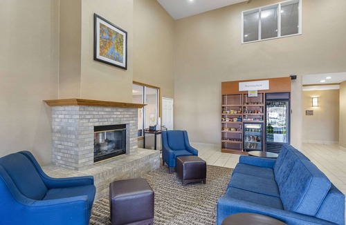 Normal Hotel | Comfort Suites Normal University area