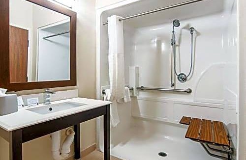 Northwest Dallas Hotel | Comfort Suites NW Dallas Near Love Field