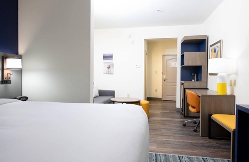 Lafayette Hotel | Comfort Suites Oil Center