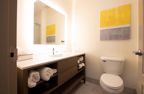Lafayette Hotel | Comfort Suites Oil Center