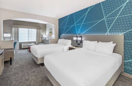 Redmond Hotel | Comfort Suites Redmond Airport