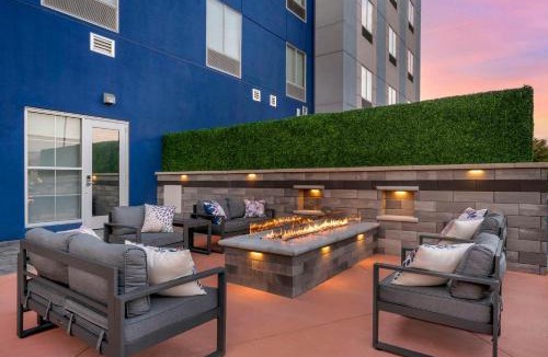 Richmond Hotel | Comfort Suites Richmond East