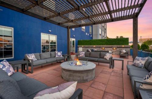 Richmond Hotel | Comfort Suites Richmond East