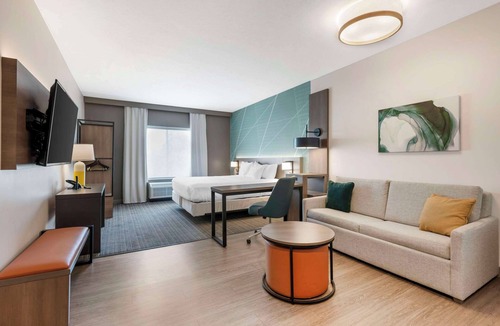 Richmond Hotel | Comfort Suites Richmond East