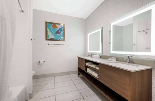 Richmond Hotel | Comfort Suites Richmond East