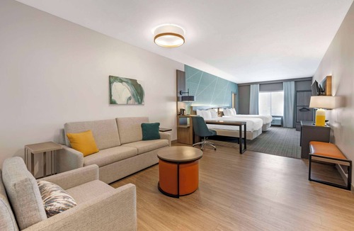 Richmond Hotel | Comfort Suites Richmond East