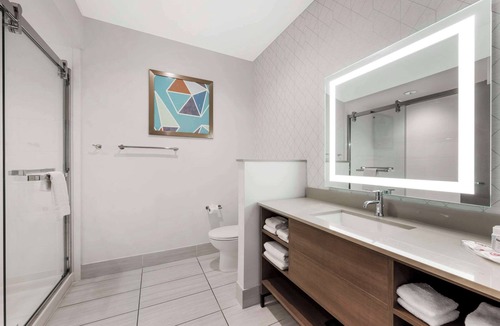 Richmond Hotel | Comfort Suites Richmond East