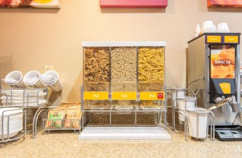 Rochester Hotel | Comfort Suites Rochester Henrietta University Area
