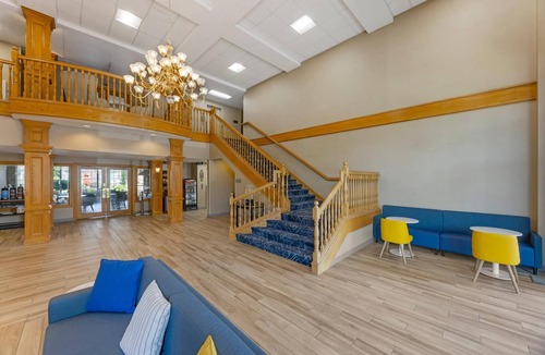 Southeast Salem Hotel | Comfort Suites Salem