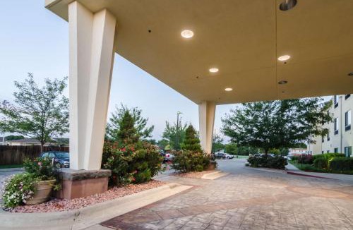 Salina Hotel | Comfort Suites Salina South