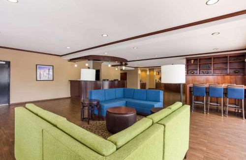 Saraland Hotel | Comfort Suites Saraland - North Mobile