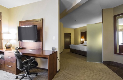 North Industrial Hotel | Comfort Suites Saskatoon