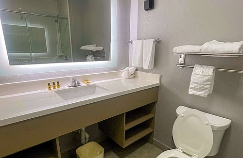El Lago Hotel | Comfort Suites Seabrook - Kemah