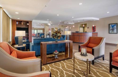 I-435 West KC-KS Hotel | Comfort Suites Speedway - Kansas City