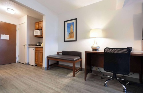 Springfield Hotel | Comfort Suites Springfield I-70