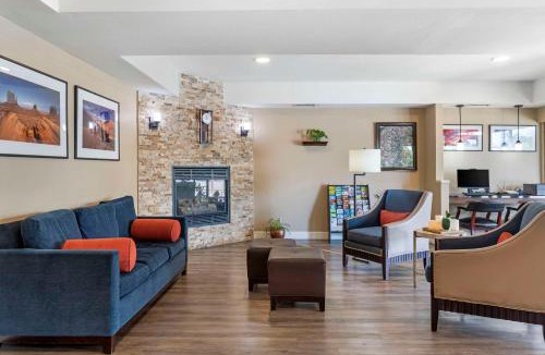 Tulare Hotel | Comfort Suites Tulare Sequoia Gateway