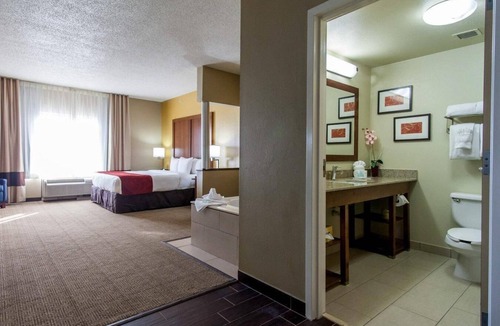 Tulsa Hotel | Comfort Suites Tulsa Central