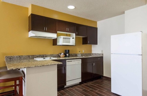 Tulsa Hotel | Comfort Suites Tulsa Central