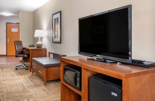 Urbana Hotel | Comfort Suites Urbana Champaign, University Area