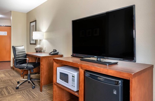 Urbana Hotel | Comfort Suites Urbana Champaign, University Area