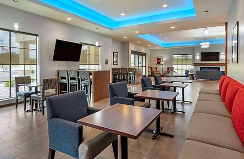 Dry Ridge Hotel | Comfort Suites