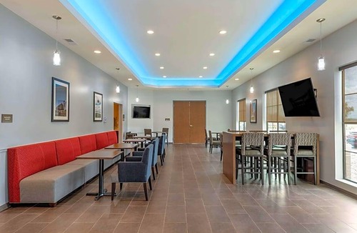 Dry Ridge Hotel | Comfort Suites