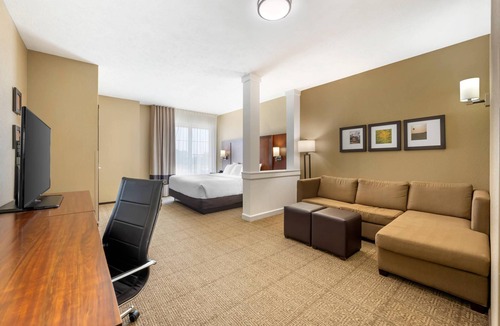 West Omaha Hotel | Comfort Suites West Omaha