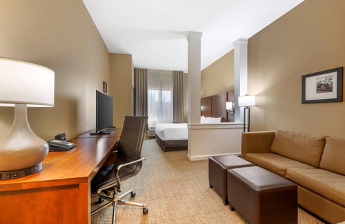 West Omaha Hotel | Comfort Suites West Omaha