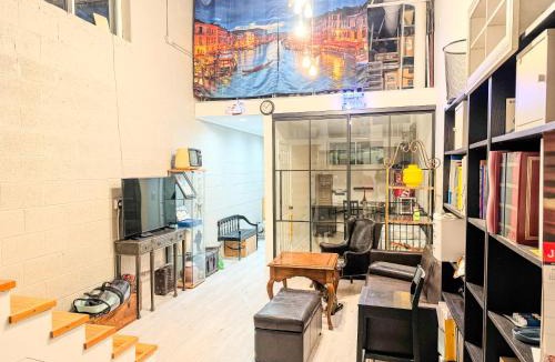 Belmont Cragin Apartment | Comfort West Urban Chicago loft house