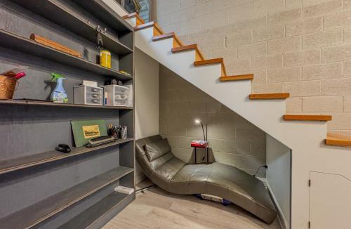 Belmont Cragin Apartment | Comfort West Urban Chicago loft house