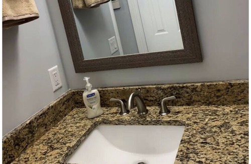 Doctors Inlet House | Comfort Zone Palace Inn
