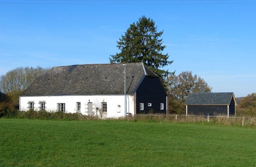 La Neuville-aux-Joutes House | Comfortable holiday home with private garden