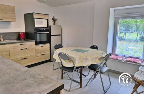 Saint-Michel-de-la-Roe Cottage | Comfortable cottage for 6 with spacious terrace