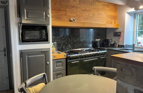 Saint-Pal-de-Chalencon Cottage | Comfortable accommodation in a quiet mountain setting