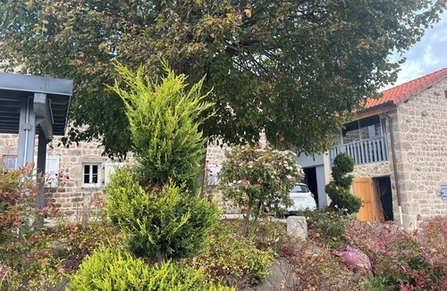 Saint-Pal-de-Chalencon Cottage | Comfortable accommodation in a quiet mountain setting