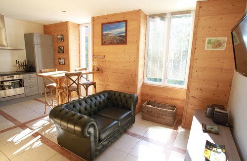 Saint-Pierre-d'Albigny House | Comfortable gite for couples