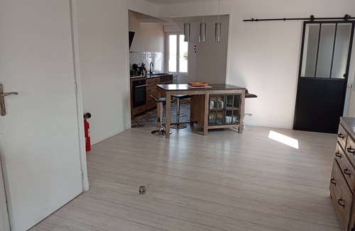 Saint-Vincent-sur-Jard Apartment | Comfortable apartment 1.5 km from the beach - garden with barbecue