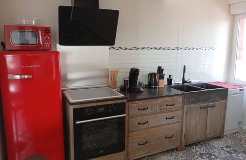 Saint-Vincent-sur-Jard Apartment | Comfortable apartment 1.5 km from the beach - garden with barbecue