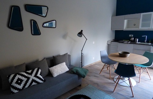 Villeneuve-les-Avignon Apartment | Comfortable designer studio in quiet Provence, a stone's throw from Avignon.