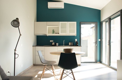 Villeneuve-les-Avignon Apartment | Comfortable designer studio in quiet Provence, a stone's throw from Avignon.