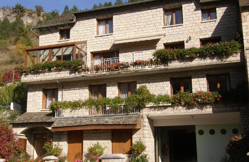 Sainte-Enimie Apartment | Comfortable cottage - view on Tarn