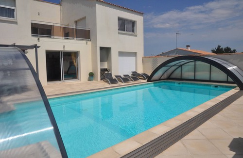 Saint-Vincent-sur-Jard Villa | Comfortable villa, indoor pool, sauna, park, St Vincent s/Jard 85 5 Keys