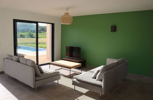 Casteljau House | Comfortable 3-bedroom detached house with private pool