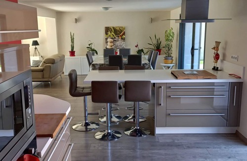 Couze-et-Saint-Front House | COMFORTABLE CONTEMPORARY-STYLE HOUSE WITH PRIVATE HEATED POOL