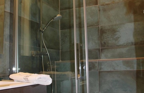 Saint-Germain-sur-Ay Hotel | Comfortable waterfront villa for 8 people