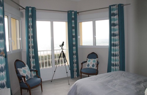 Saint-Germain-sur-Ay Hotel | Comfortable waterfront villa for 8 people