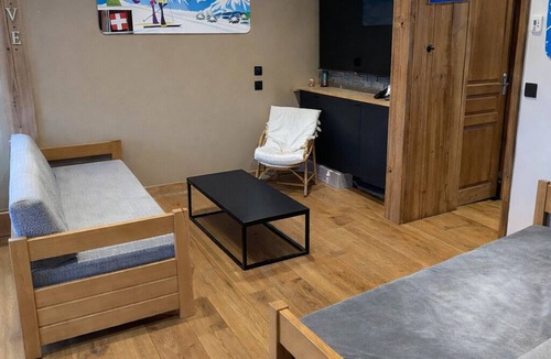 Saint-Sorlin-d'Arves Apartment | Comfortable 15-person apartment near the ski slopes. Parking lots