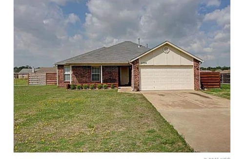 Rogers County House | Comfortable 1/2 acre home for your leisure